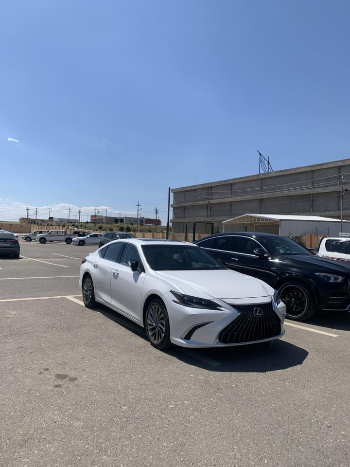 لیکزس es 300 h الترا لکزری هایبیرد اعلی فئە  بل لیکزس  
٥ کامرە 
داتاشو 
٥ بردە
کوشن تبرید و تتفیە
سماعە مارک لیفوسون
شاشە کبیر
ECO
NORMAL
SPORT
داخل کریمی 
کوشن VIP
ستیرن تتفیە
داخل فورمیکە
داخل لید
سندوق شفت بسمە
لایتات ٣ عدەسە 
٢٢الف مایل ماشیە
مرقم دهوک  جاهز

سیارە  بدون سبخ  بدون داوخل  کل شرط فقد مکان pdr

سعر سیارە ٤٤٠ 

0751 108 09 69
