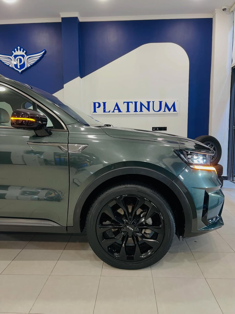 ⁨ ⁨ 🚘 كيا سورينتو 2022 – فئة X-Line 🚘

💎 فئة مميزة بتصميم عصري وأداء عالي، تجمع بين الفخامة والاعتمادية

📍 المواصفات:
• محرك 2500cc تيربو
• ناقل حركة أوتوماتيك 8 سرعات
• نظام دفع رباعي AWD مع قفل تفاضلي
• شاشة وسطية 10.25 إنج تعمل باللمس
• تشغيل بصمة + دخول ذكي
• داخلية جلد فاخرة مع تدفئة مقاعد
• فتحة سقف بانوراما
• نظام مانع الانزلاق + مساعد نزول المنحدرات
• رفوف سقف أصلية X-Line Roof Rack
• جناح خلفي وشكل رياضي مميز

📍 الموقع:
كربلاء -مدينة المعارض النموذجية- رقم المعرض 16

📞 للاستفسار (اتصال أو واتساب):
***********
***********
***********⁩⁩
