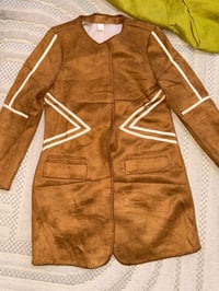 كوت قديفة بالة اوربي أناقة تراثية تلامس الحداثة. تصميم متميز يجمع بين ...