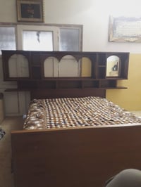 غرفة نوم • خشب • للبيع