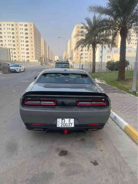 السلام عليكم 
دوج جالنجر 2018 للبيع 
6 سلندر 3.6 تو ويل 
كواصفات ال sxt معروفة وشادلها سستم صوت وسبوفر بالجنطة وسقف روز رايز متغير 
السيارة كل نقص مابيها بس حساس ويل فقط حادثها موجود بالصور وبدون دواخل وحتى لا اتعبني واتعبك ابيع صبغ حزام مع العلم بدون دواخل حادثها مكاني بسماية رايدها 155 السيارة كل نقص مابيها كير محرك صدر كهربائيات كلها كاملة 
*********** بغداد
