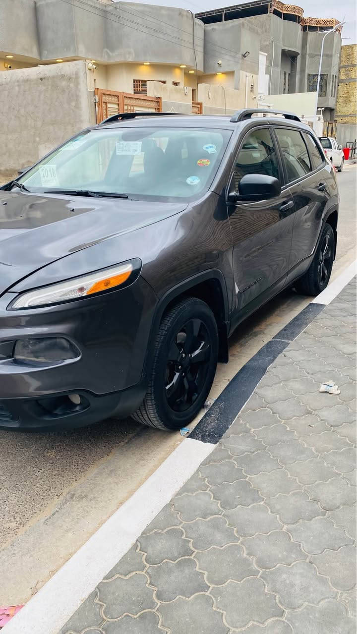 سلام عليكم جيب شيروكي بزون مديل 2017 ماشيه60الف سياره اخت زيرو وارد كندي بيه بنيد صبغ فقط فقط باقي سياره كفاله عامه رقم بصره دولي بسمي  تحويل ثاني يوم سنويه 2031ستوه مجدده مكينه 6سلندر مكينه وكير كفاله تبريد ثلج حداديه 100/100 تخم تاير جديد ستوني شاده كهربايات كلها شغاله سياره جهازه من دعاميه الدعاميه ترايك من بصره بغداد 
موصفات سياره حساسات خلفيه ماميه 
تحكمات ستيرن تبريد خلفي كامره خلفيه شاشه لايت زنون منضومه زنون ستوني شاده بعد بيه موصفات حيل هواي 

العنوان بصره رقم ***********علمن مكلف بل نشر (سعر ) 125
