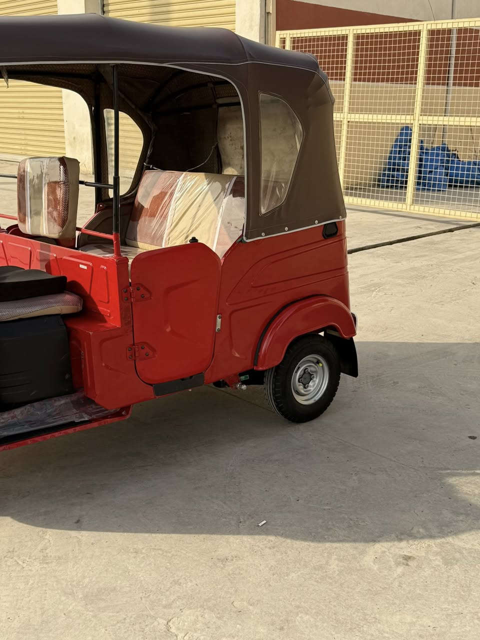 سلام عليكم 
تكتك حمره للبيع موديل 2022 
لاستفسار الرقم *********** الانتصال على رقم  
المكان :بغداد
