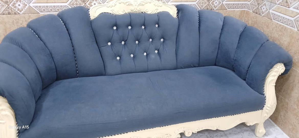 تخم قنفات عشر مقاعد ملكي مستخدم السعر 700 لتواصل ***********
