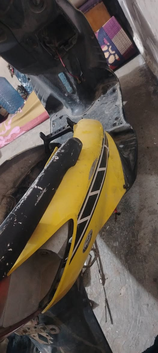 السلام عليكم
شاصي سكنس نثيه كامل من كلشي كهربائيات كلها شغاله وعقل
 نقصه بس مكينه
وعندي كابريترات العدد 4 بيهن 2 بلاديات واحد ما مصوره  
وكتف شحن بلادي
وفاكيوم
وبنز بريك خلفي
قيم واخذ بل يرضي الله رقمي *********** واتساب فقط مكاني بغداد الحبيبيه
