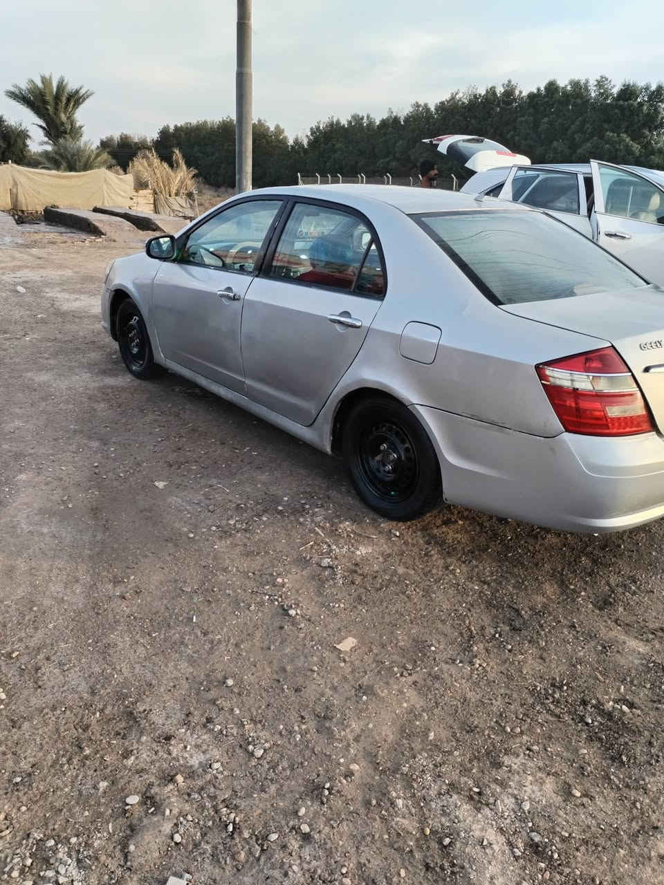 سلام عليكم سياره جيلي موبل محرك 1800موديل 12كير عادي رقم  ذي قار  وين اتريد احولك  السياره صافيه من الغرمات)))صبغ عام   ♕♕السعر 30  ♕رقم صاحب السياره ((***********))((***********))  مكان ناصريه
