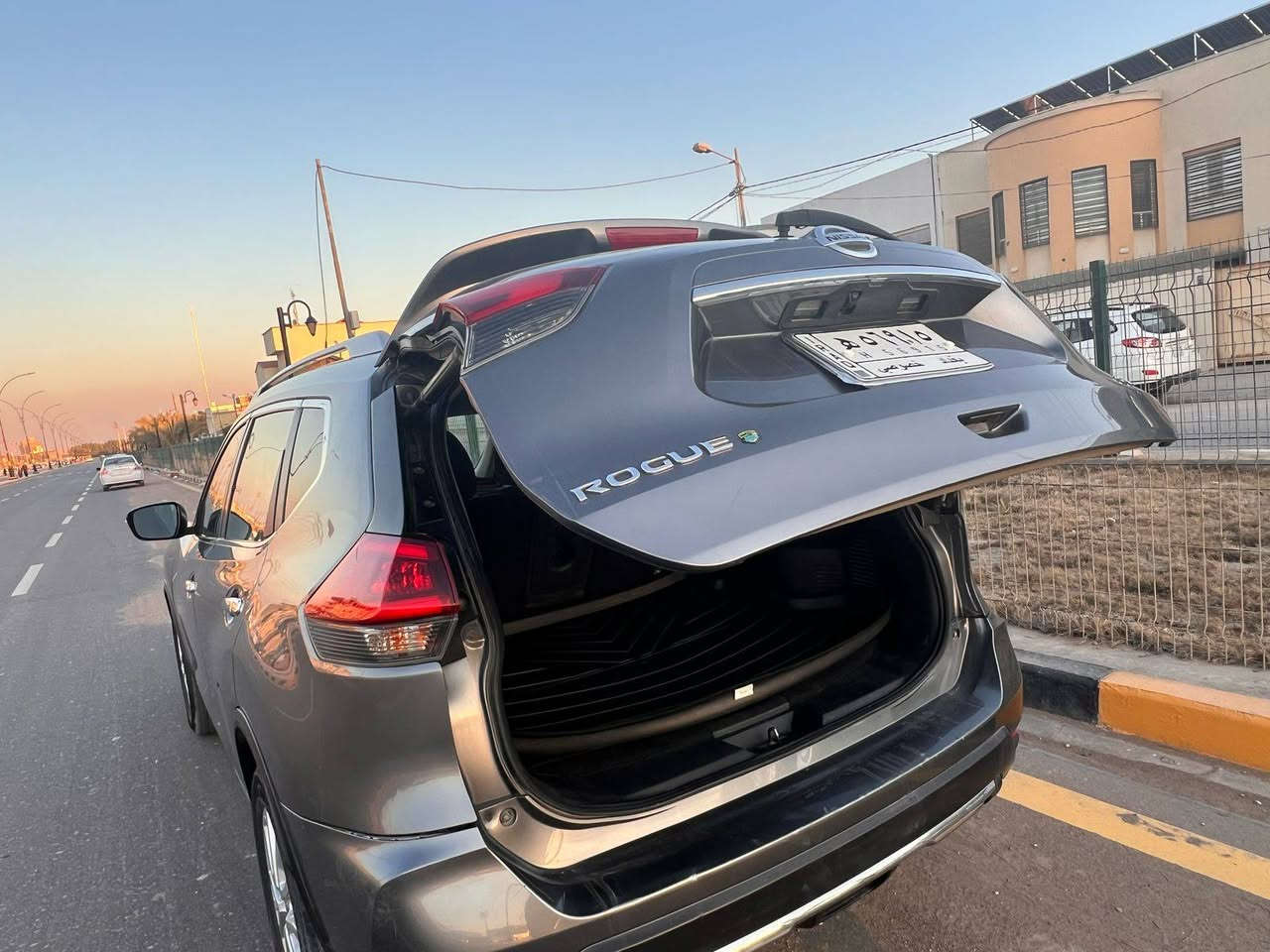 نيسان روج موديل ٢٠١٨ رقم بغداد مشروع وطني سعرها ١٣٥ ورقه ***********
