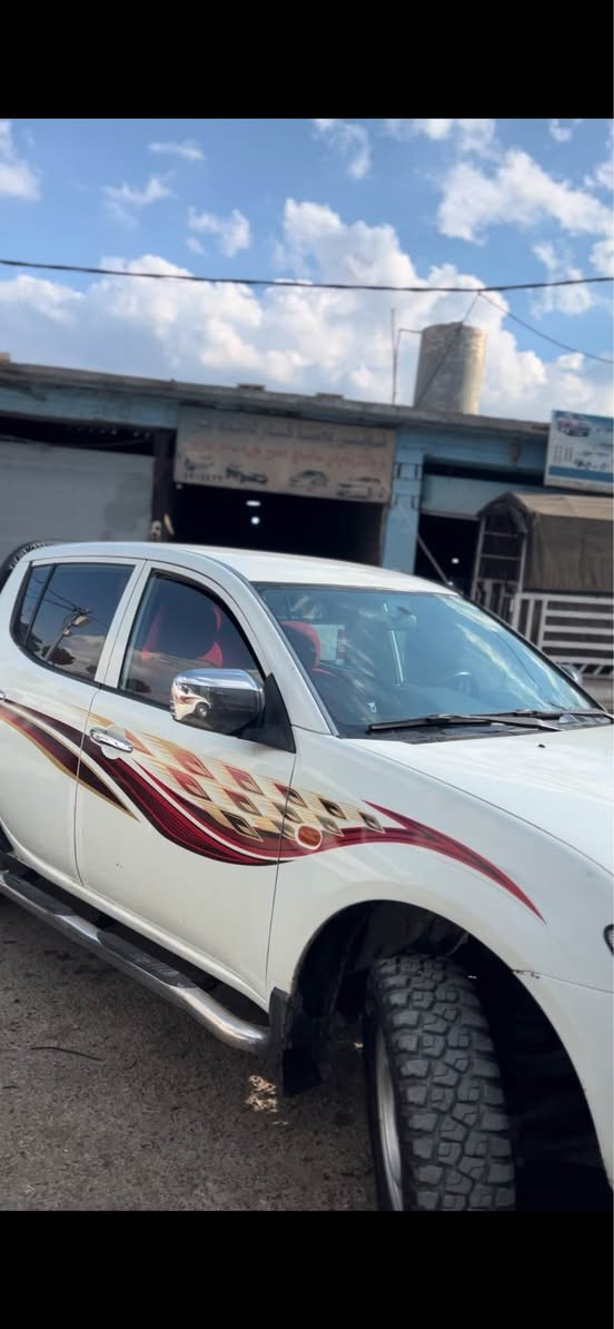 قەزافی گاز ٢٠٠٨
فەحسو هەزەی تازە لۆ کرایە 
رەقەمی نوە سەنەوی بەسەر چوە 
مەکینە ئینجیکتەر  بیلادی 
سەرفو بوخارو دوکەری نیە بەشەرت 
تەحویل خرامە بەشرت  هەر چوار تایەی نوئیە 
تەبرید گئر دەبل گئر یەک هەزاری مەسرەفی تئ دا نیە 
سحر ١٠٣و مەجال 
شوئن سۆران 
 ***********
***********ڤایبەرو وەتساپ سوران, أربيل
