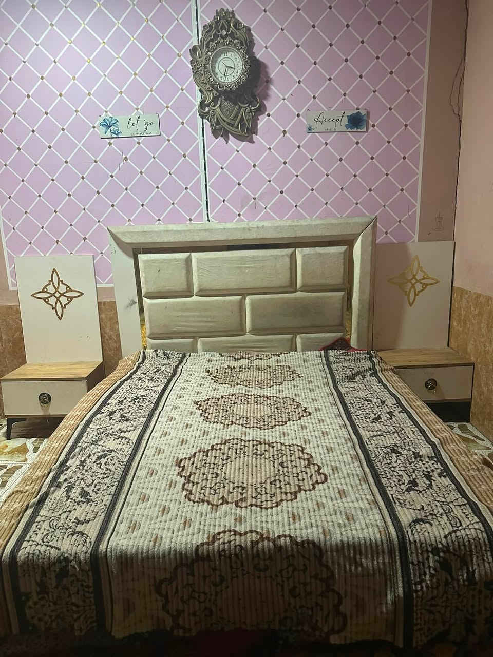السلام عليكم 
غرفه خشاب تركيه مستعمله للبيع بسعر 150للاستفسار/ ***********
