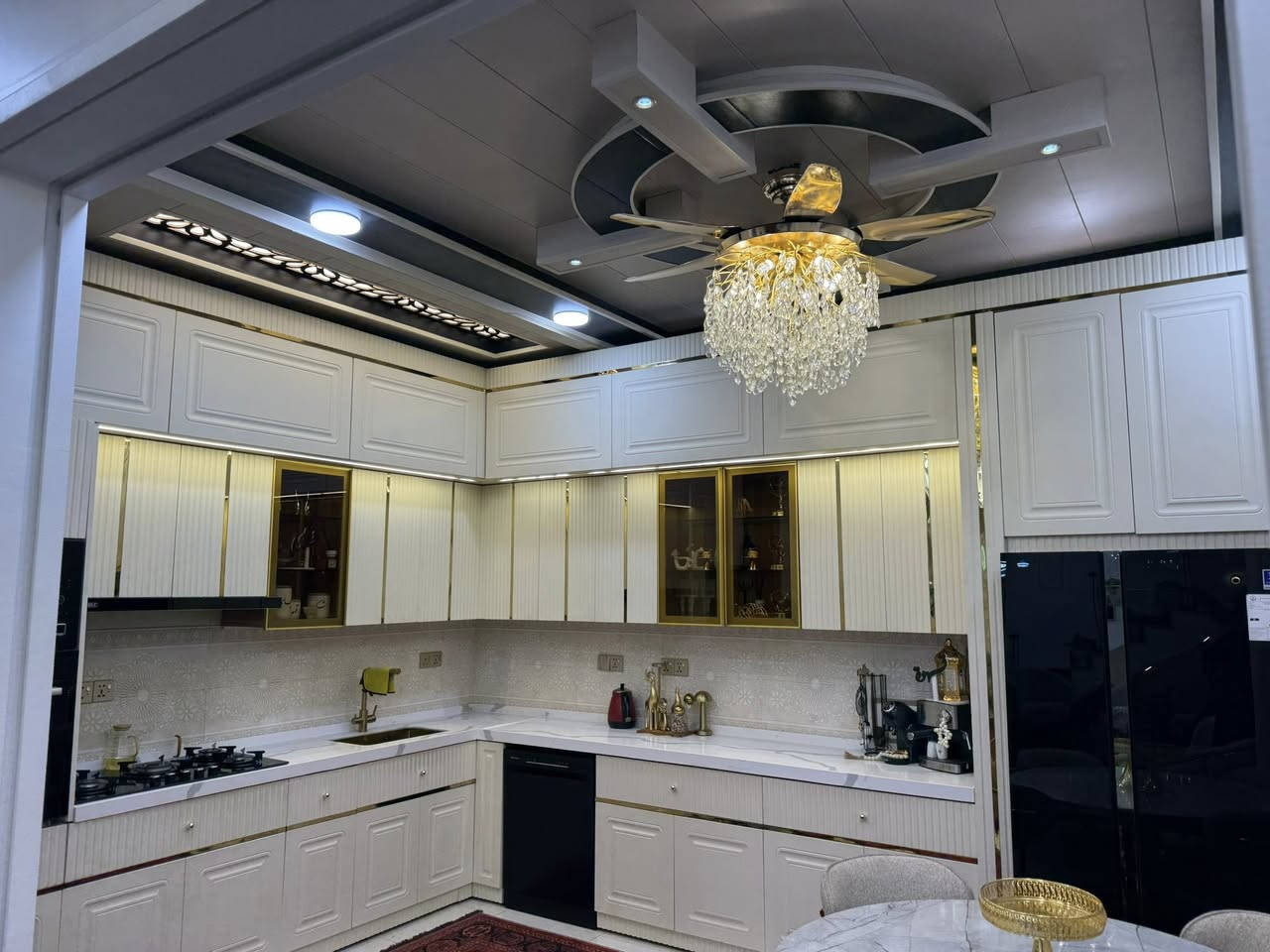 يا الله بيت ١٠٠م كفه مول بغداد منطقه ال50الف طابقين بنيان جناي ومرتب يحتوي البيت على غرفتين نوم 
ملاحضه تريد البيت بدون اثاث او تريد اثاث وياه 
السعر خاص للاستفسار اكثر اتصل ***********
