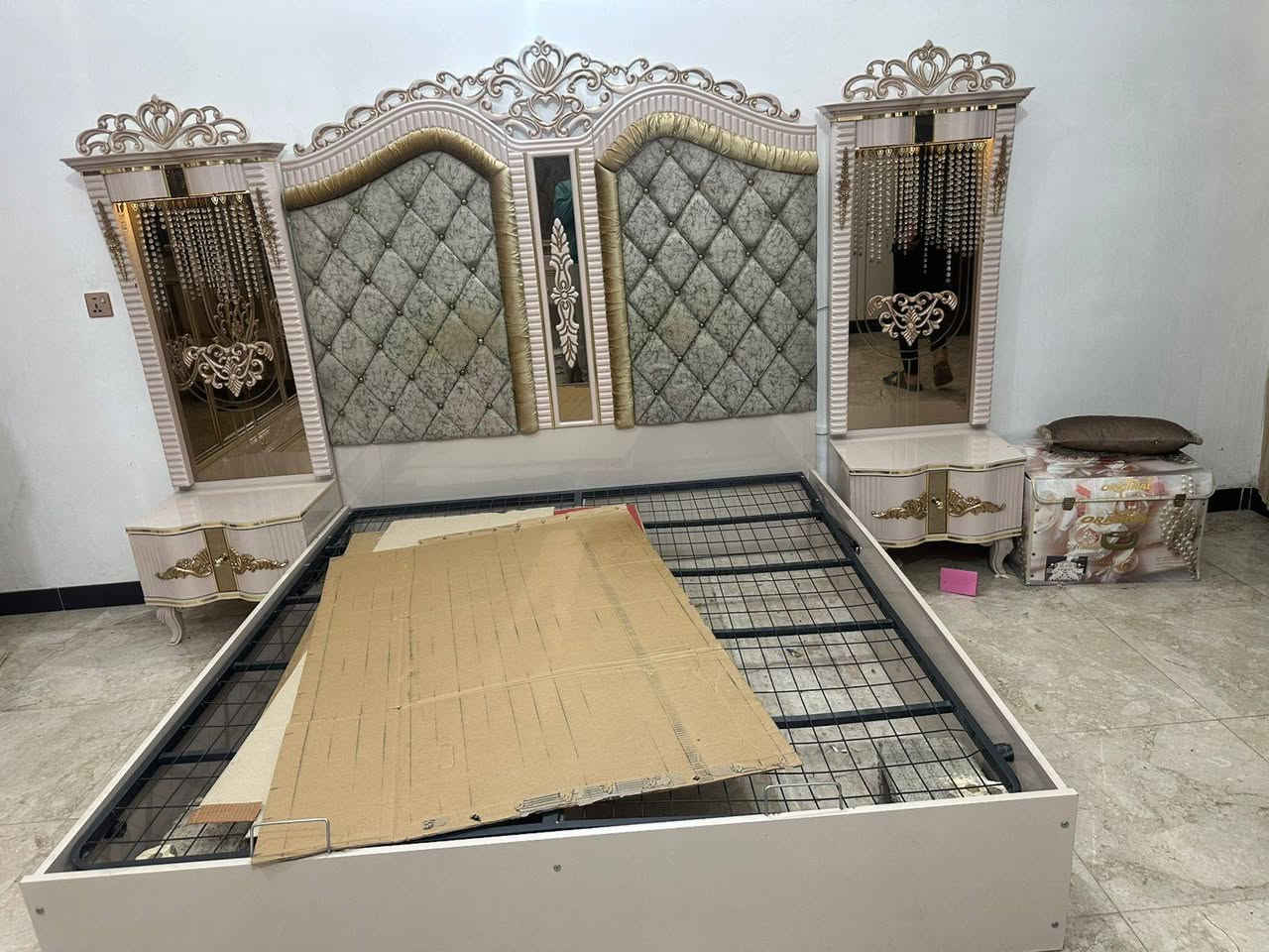 غرفة مستعملة وحلوة ونصيفة 10 قطع سارعو بالحجز *********** السعر  مليون و125الف وبيه مجال بسيط
