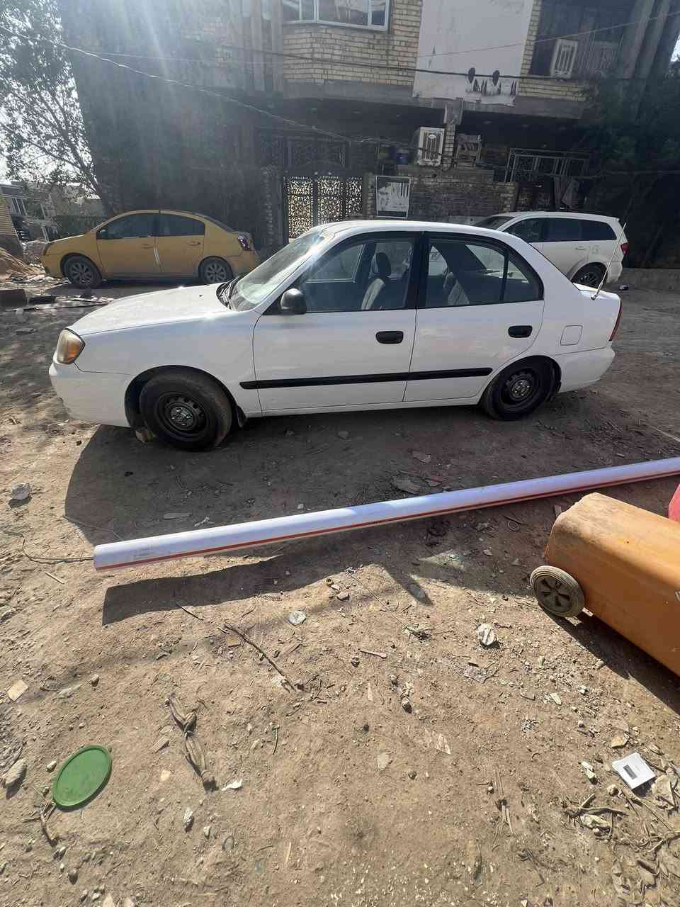 سلام عليكم عدي اكسنت فيرنا موديل 2004
السياره بسمي رقم إنكليزي بغداد مكينه وكير خير من الله 
بيها بنيد وجاملق صبق ولباقي مكفول تبريد بس نقص غاز 
كير عادي السعر 57 بيها مجال ***********
***********
