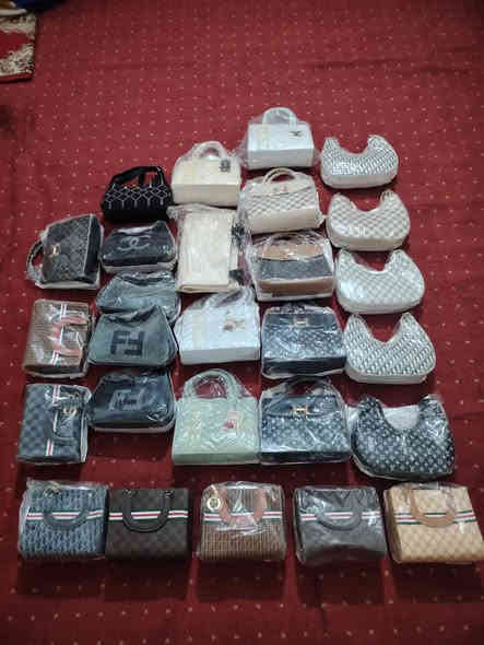 السلام عليكم
شلعة محل جنط نسائية 28 قطعة 6 انواع
جميع الجنط بعدهاً بلجيس مثل ما موضح بلصور
السعر 42 الف للشعلة كاملة
للتواصل *********** مكاني بغداد البلديات
