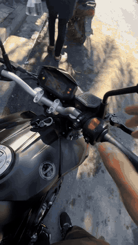 بنلي 180 s للبيع 
دراجه كفاله عامه ما بيهه اي نقص 

ماشيه 2400  

بعدهه زيرو الدراجه 

مكاني غزاليه 

وهاذه رقمي ***********
