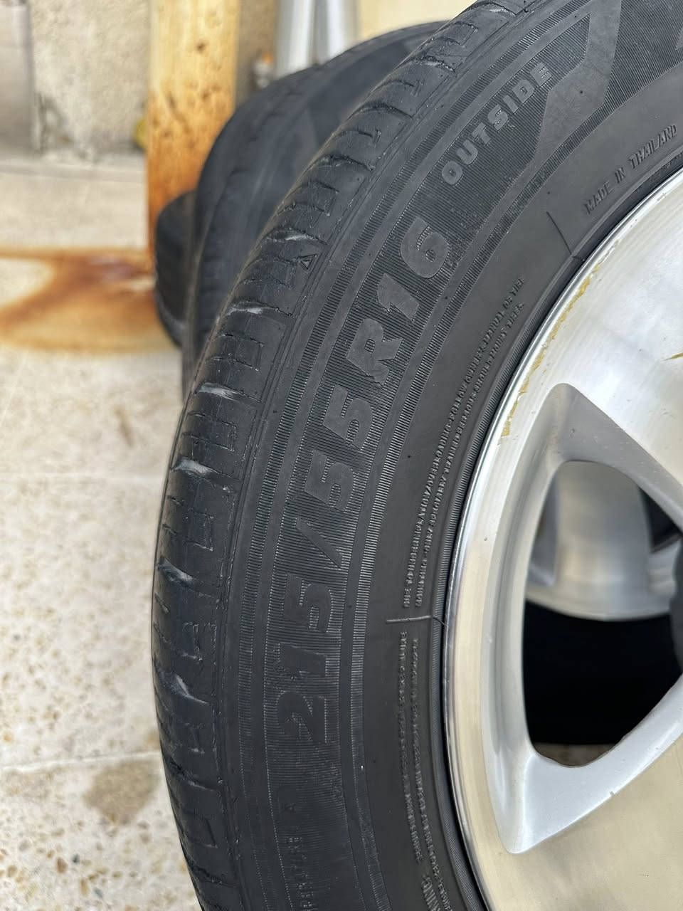 السلام عليكم تخم تاير ويل كب اصلي مارسدس 
ومكتوب نوعة وحجمة 16 جدد حيل بدون عواج
وتايرات جدد حيل عنواني بغداد الغزالية 

‭0788 290 0337‬
