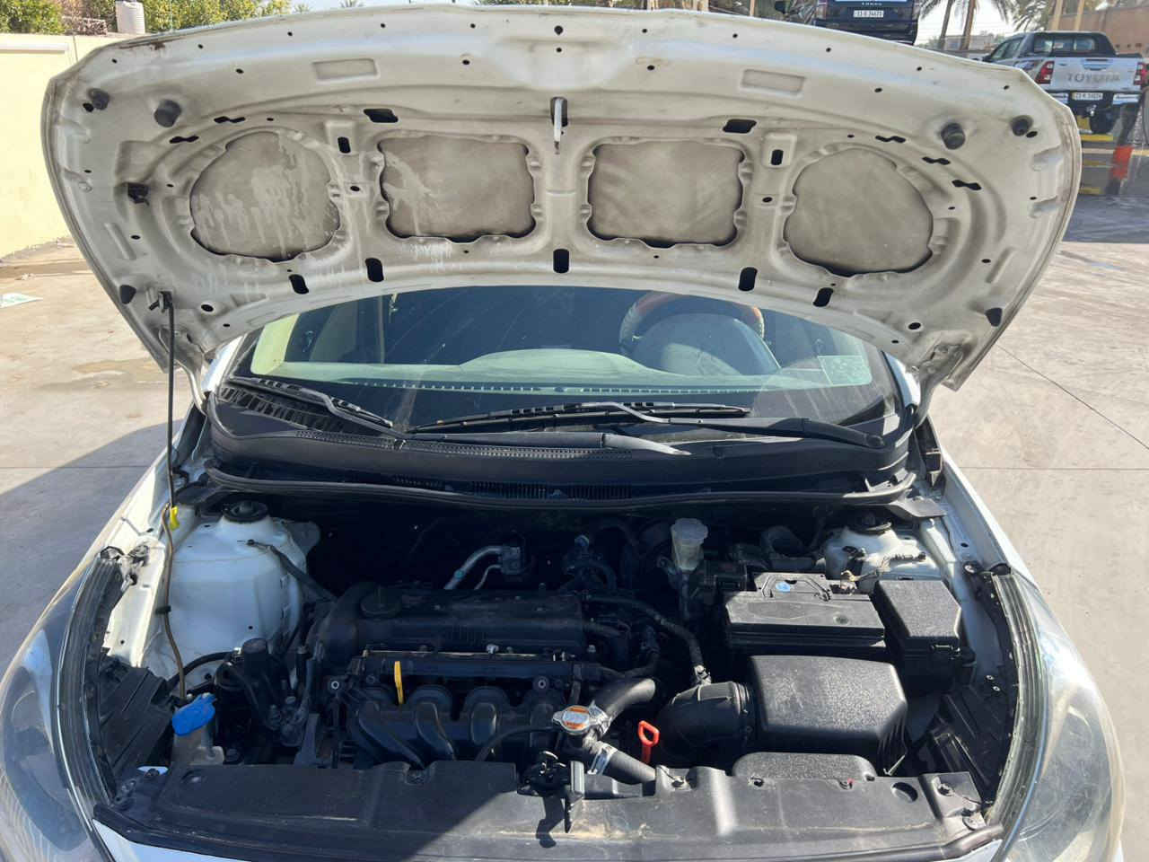 السلام عليكم اكسنت موديل 2015 بسمي السياره سونار موجود عندي 
وارد خليجي  محرك 1600 دبل قطره
تبريد شغال خير من الله
سياره كفاله من الصبغ والضربه
5 ويل كب* فتحه سقف * مانع ازلاق * نظام ايكو *تخم تاير جديد * باتري جديد * دوشمه كشنات *  الاتصال *********** بغداد المدائن
