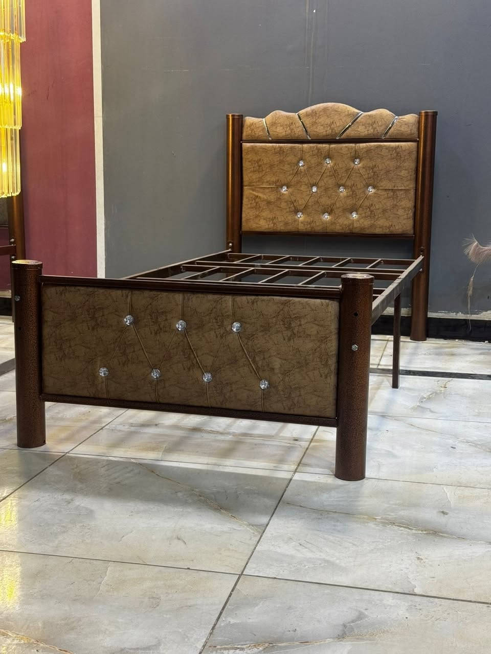 نوفر لكم سرير حديد دوشمه نفر بتصميم حديث يضيف لمسة جميلة لغرفة النوم مصنوع بعناية وجودة عالية ليجمع بين الراحة والشكل الأنيق
اختيارك الأمثل للراحة والجمال مع شركة المميز للأثاث 🛏️
للاستفسار والحجز راسلونا على الخاص.


**إذا كنت صاحب هذا الإعلان وتريد حذفه لأي سبب، رجاءا أرسل رسالة إلى الدعم الفني**