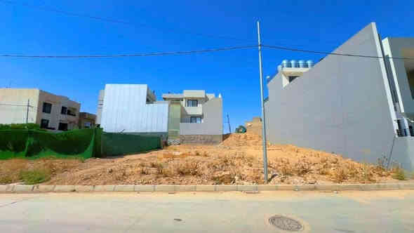 🛑عقار للبيع من :
🛑عروض مكتب ((العلاف)) لتجارة العقارات 🌟
🛑ارض للبيع مساحة 150 متر الواجهة 7.5 متر ✨
📄سند سكني ملك صرف / شرط القرآر التمليك والتحويل
❌لانتعامل برفع سعر العقار عن سعرة الأصلي نجمع البايع بالمشتري مباشرتأ _ لا نوقف البيعة بخلاف عن الدالية 
🛑موقع مميز جدأ 💥 
🌍الموقع / حي الرفاق قرب (( مدرسة الصينية )) 🏫 
🛑يقع على شارع تبليط بعرض 12 متر 💥
للاستفسار 
⏮️مراجعة مكتب العلاف لتجارة العقارات 🌟
أو الاتصال 
☎️ أسيا ***********
أو
☎️ كورك ***********
⏪️مع العلاف للعقار استثمارك في آمان ⭐️
🌐عنوان المكتب / الموصل _ حي الزراعي قرب جسر السويس 🔥
📌نستقبل عقاراتكم وطلباتكم العقارية .
