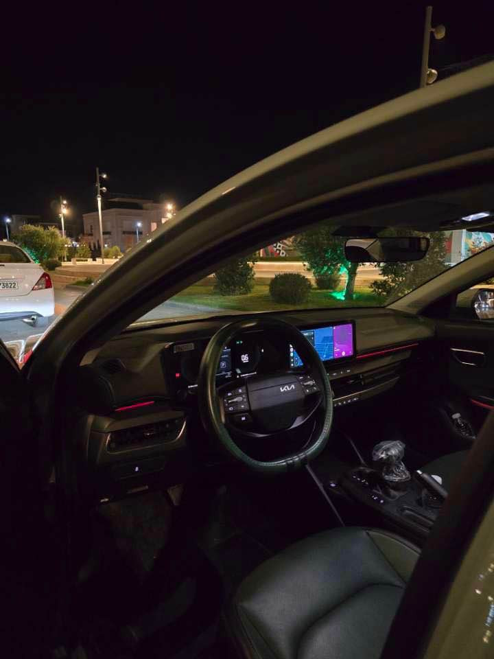 K4 2025 🔥
خليجي فول موصفات high griond
ماشية فقط 5الاف كيلو
محرك 2.0 لتر 4 سلندر (دوش/بنزين).

قوة مناسبة للاستخدام اليومي مع استهلاك وقود اقتصادي.

ناقل حركة أوتوماتيك ناعم بالتبديل.

نظام دفع أمامي FWD.

🛋️ الداخلية والتجهيزات

مقصورة واسعة ومريحة بخامات جيدة.

شاشة ترفيه وسطية 

تكييف قوي مناسب للجو الحار.

مقاعد مريحة لخمسة ركاب.

نظام دخول وتشغيل 

⭐ السلامة

وسائد هوائية أمامية + جانبية 

مانع انزلاق ABS.

نظام ثبات إلكتروني.

حساسات خلفية أو أمامية .
📐 الشكل الخارجي
تصميم جديد وعصري بخطوط رياضية.

إضاءة أمامية LED في بعض الفئات.

جنوط (18). 
مكان السياره اربيل
*********** أربيل, العراق
