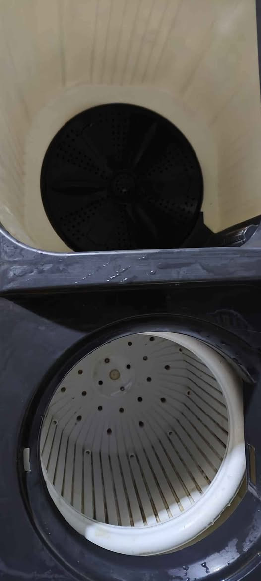 للبيع غسالة نوعيته (انتر ناشينال) ✅
الحجم 12 كيلو 
كلو شغال وشرط. وشرط النظافة 💯
السعر 85 الف 
مكاني موصل ايسر حي عدن 
للتواصل خاص او واتساب او *********** موصل, نينوى
