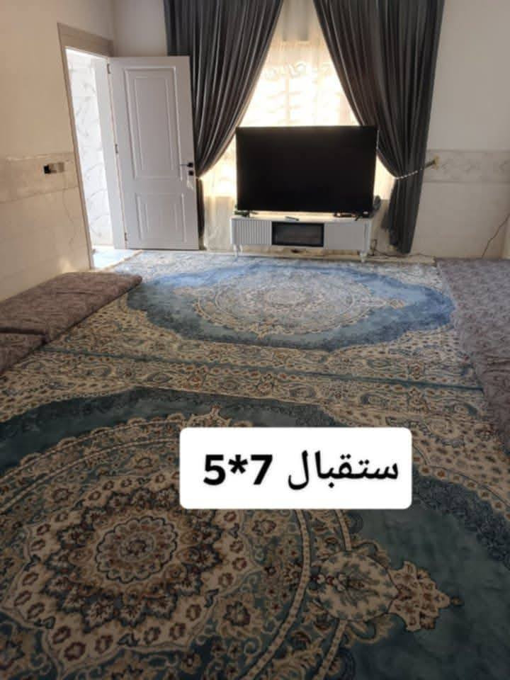 سلام عليكم بيت للبيع مساحه 240م
الموقع 📍منطقة سادة بعويزه قرب حي الحدباء
تفاصيل البيت..
غرفتين نوم 5*4
ستقبال 7*5
هول6*4
مطبخ5*4
گراج 9*5
حديقه 4*4
صحيات خارج وداخل البيت مدخل واحد بناء حديث البيت مابي قصره من كل النواحي. تجي وتشوفه.  للاستفسار *********** .*********** او مراسلة خاص وتحياتي لجميع ❤️
