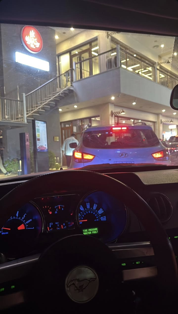 موستنك 2009  v6 4000
راح اوضح كلشي جوة يخص السيارة 👇👇👇

✅سيارة كاملة مكملة سويج وتشغل وتطلع ترايك للبصرة
✅تايرات جدد صارلي ٤ اشهر من شديتهم
✅رقم بغداد الانكليزي السيارة بأسمي تحويل ثاني يوم
✅تشتغل بانزين عادي طبيعي بدون اي مشاكل
✅عليهة برمجة مراوح واستجابة دعسة
✅مبرمجة بوب كورن وطلقات صوت يطرب من الأخير
✅عليها كزوز ht power يشك شك بوابة تفتحة وتسدة بكيفك 
✅الصدر 75%
✅شلعتهة قوية تشلع التبليط
✅نصبتهة جميلة جدآ وبيهة شوفة لا تقارن بمهجوم
✅داخلهة جميل ومناقص ايشي

النقوصات بنيد واكع الصبغ مالة ومغلفة كاربون ف ممبين عدى هذا السيارة كاملة

مكاني بغداد المحمودية اتواجد ببغداد بأيام الدوام الرسمية بالسيدية

استفسار خاص او اتصال
***********
اعتذر ما اكطع سعر بالتلفون تجي تشوفهة عجبتك او ما عجبتك نوجبك تتغدة او تتعشة يمنة وتتوكل
