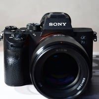 كامـيرا سوني  A7 iii + عدسة 85 سوني ... F1.8 للبيـــع   بعدها جديدة هي...