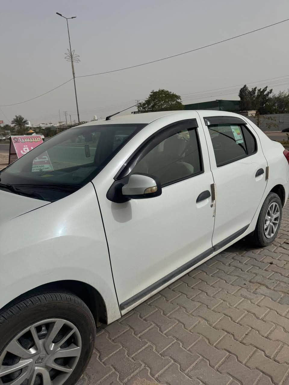 رينو سمبل
موديل 2019
لون ابيض
كير اوتماتيك
رقم بغداد تحول مباشر
سيارة حرة
سنوية 2030
بيها صبغ جاملغ خلفي وجاملغ امامي ونص البنيد
محرك 4 سلندر 1600 
تبريد شغال
حدادية ومحرك وكير خير من الله
مكان السيارة كربلاء
السعر  68ورقة وبيها مجال
للتواصل 
***********
