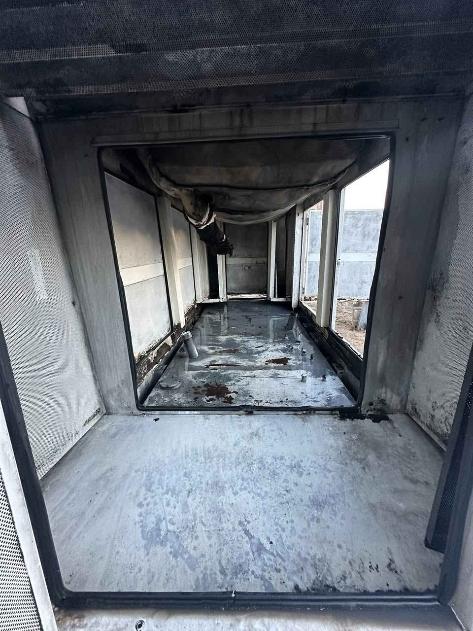 سلام عليكم 
للبيع كاتم( أكركو )حجم كبير
طول 5 
عرض 185
ارتفاع 250
للستفسار ***********
