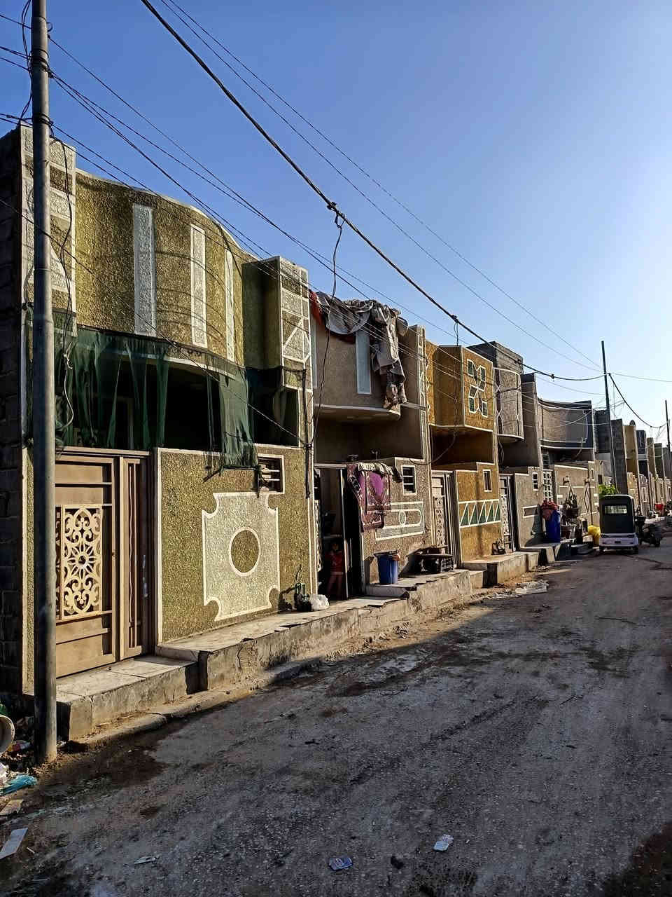 السلام عليكم بيت 50 متر في مجمع سيد إسماعيل مع اثاث كامل بس تسكن سند ٢٥ يصير بسمك السعر ٣٥وبي مجال بسيط جداا *********** يصلح لزوار قريب شارع حله كربلاء
قريب على جامعه كربلاء وقريب على شارع زوار يصلح سكن ويصلح دار استراحه الزيارات يبعد ٤ كيلو عن الامام
