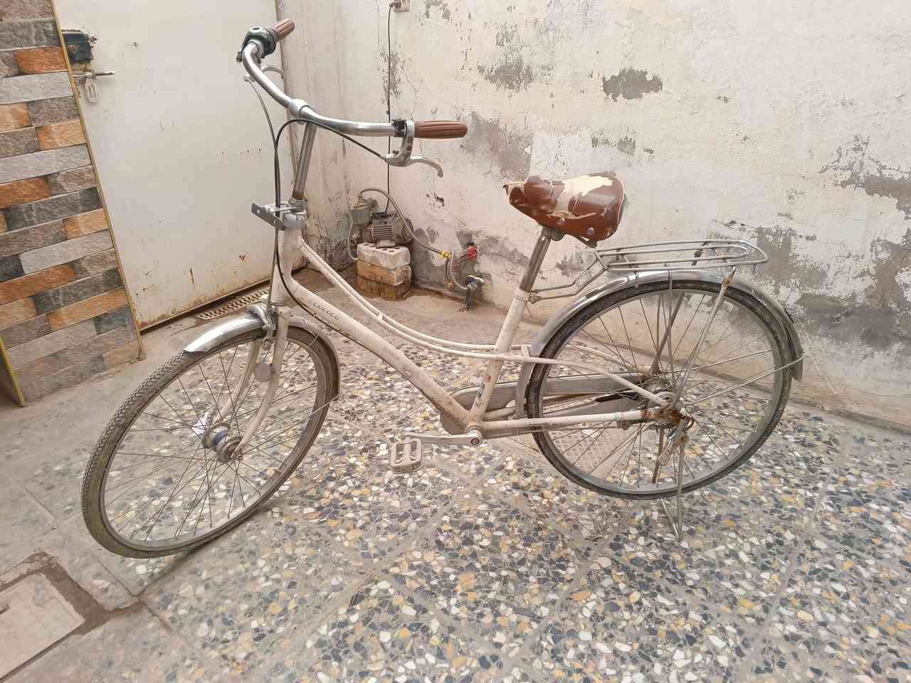 للبيع مستعجل سعر 50 وبي مجال بسيط 
واتساب ***********
