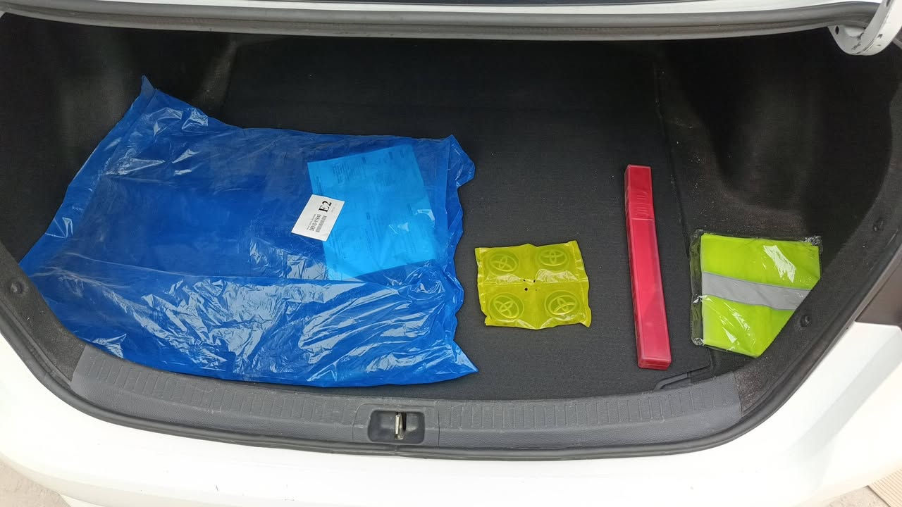 كورولا خليجي 2025 ماشيه 9000 بيها رصعه بالباب وشخط صغير مثل ما موضح بالصوره سياره فول من عدا الكشن الكهرباء الداخل جلد قطعتين تبريد شاشه بصمه هايبرد سياره ورقم بغداد مشروع وطني وباسمي ثاني يوم التحويل مكاني بغداد اي استفسار اتصل على هذا الرقم السعر 160 وبيها مجال ***********
