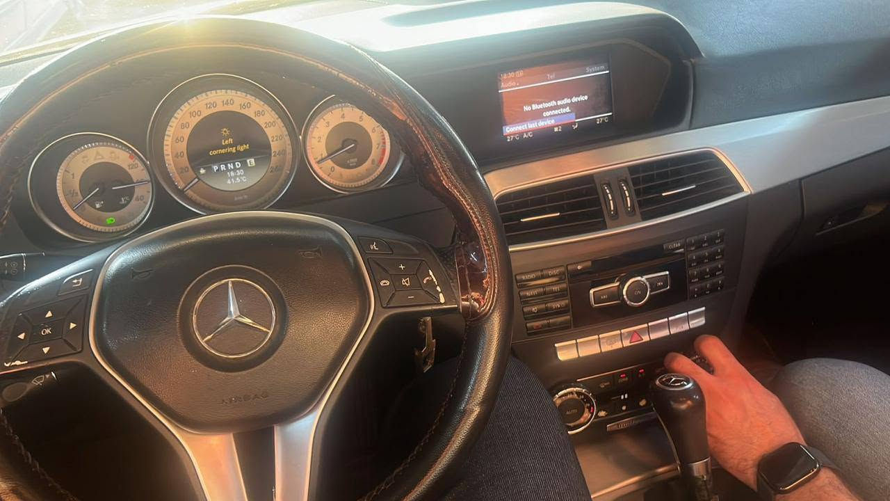 السلام عليكم ورحمة الله
للبيع مارسيدس C 200 
موديل 2011
خليجي
فئة BLUE EFFICIENCY
محرك 2000 باي تيربو (دبل تيربو) 
بانوراما مقاعد جلد عسلي
صبغ ربع البنيد وربع چاملغ طخة جداً بسيطة
ماشية 165 الف كيلو حقيقي
مسويلهة ادامة كاملة قبل يومين
السعر 123 ورقة وبيها مجال بسيط
رقم اربيل بأسمي
للأستفسار الاتصال على الرقم
***********

السيارة موجودة في بغداد حي الجامعة
تحياتي

