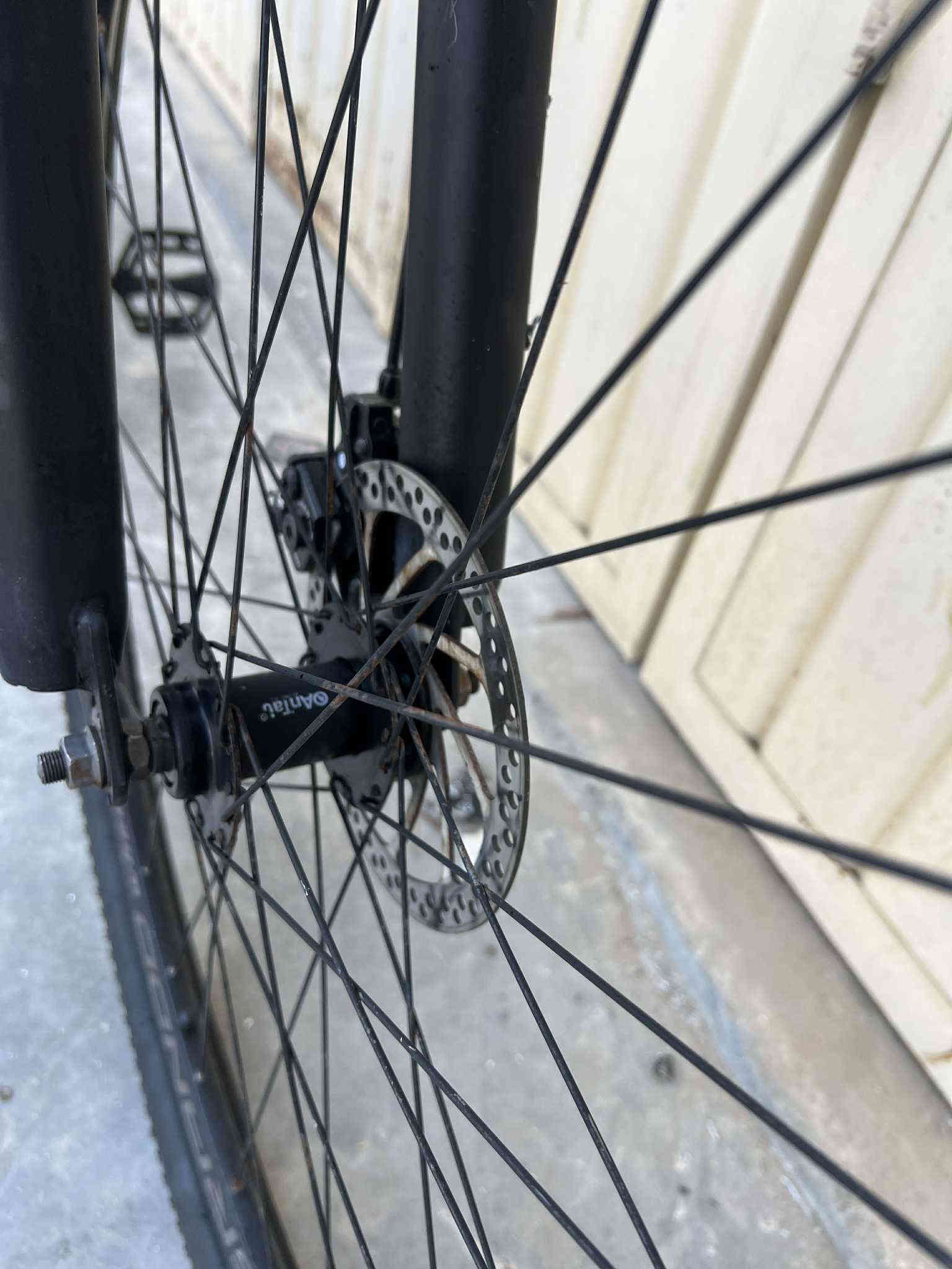 حجم٢٩
قیاسL
مارکەGRANDO
امریکی 
دبل امامی -فتح و قفل 
سیتم shimano 
بریکات -دیسک 
جسم المنیوم 
 هوایە حلوماشاللە 
توصیل موجود 
مکانە /کلار 
سعر -٣٥٠ الف بها مجال 
ژ.م ***********
