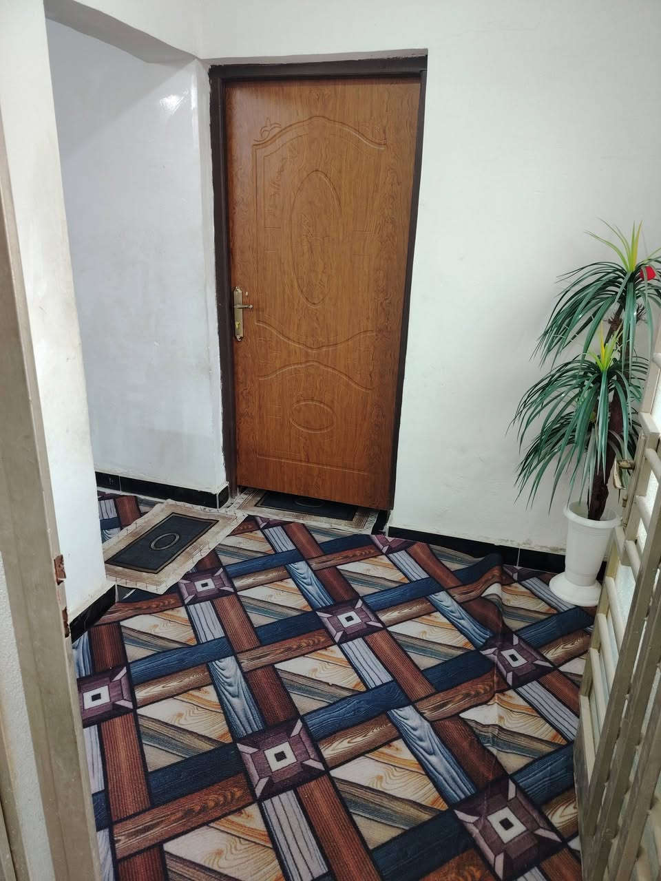 بيت للبيع المساحه 200 نزال عشرين واجهية عشره امتار يحتوي على كراج حديقه وثلاثه غرف وصاله كبيره العنوان العريفيه قرب اسواق الزبيدي  ويوجد كافه الخدمات تبليط وماء وكهرباء..  السعر 85  بي مجال  للتواصل ع الرقم...   ***********
