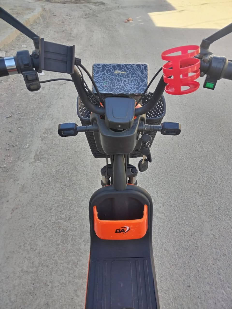 السلام عليكم
دراجه شحن حجم 20
بصمه 2
سويج 2
شاحنه اصليه 
تايرات جدد 2
دراجه كامله كل نقص مابيه استخدام قليل 
بغداد الامين قرب جامع المحسن 
السعر 275وبيه مجال 
***********
