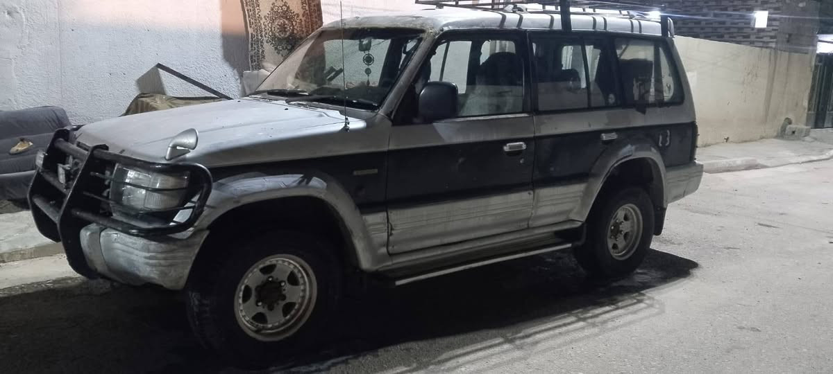 للبيع باجيرو مديل 1993 سياره خير من الله وجاهزه ابيع مستعجل كير ومكينه بطه طخم تاير كهربايات شغاله سنويه نفذت شرط التحويل مكاني ميسان السعر 33 ورقه وبيه مجال قليل *********** حجي براهيم
