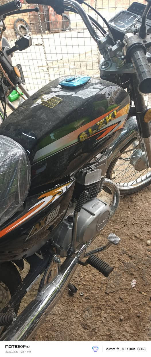 تم وصول دراجه سوسوكي خبط 
محرك ١٠٠سي سي 
موديل ٢٥ 
السعر بل نقد ٩٥٠ عرض بس يمنه 
بل قسط مليون و٢٠٠ ألف بس 
كل شهر ٢٠٠ ألف 
العنوان الانبار قضاء عنه
الاستفسار الأنصار 
***********ياسر الرفاعي 
***********رعد العاني
