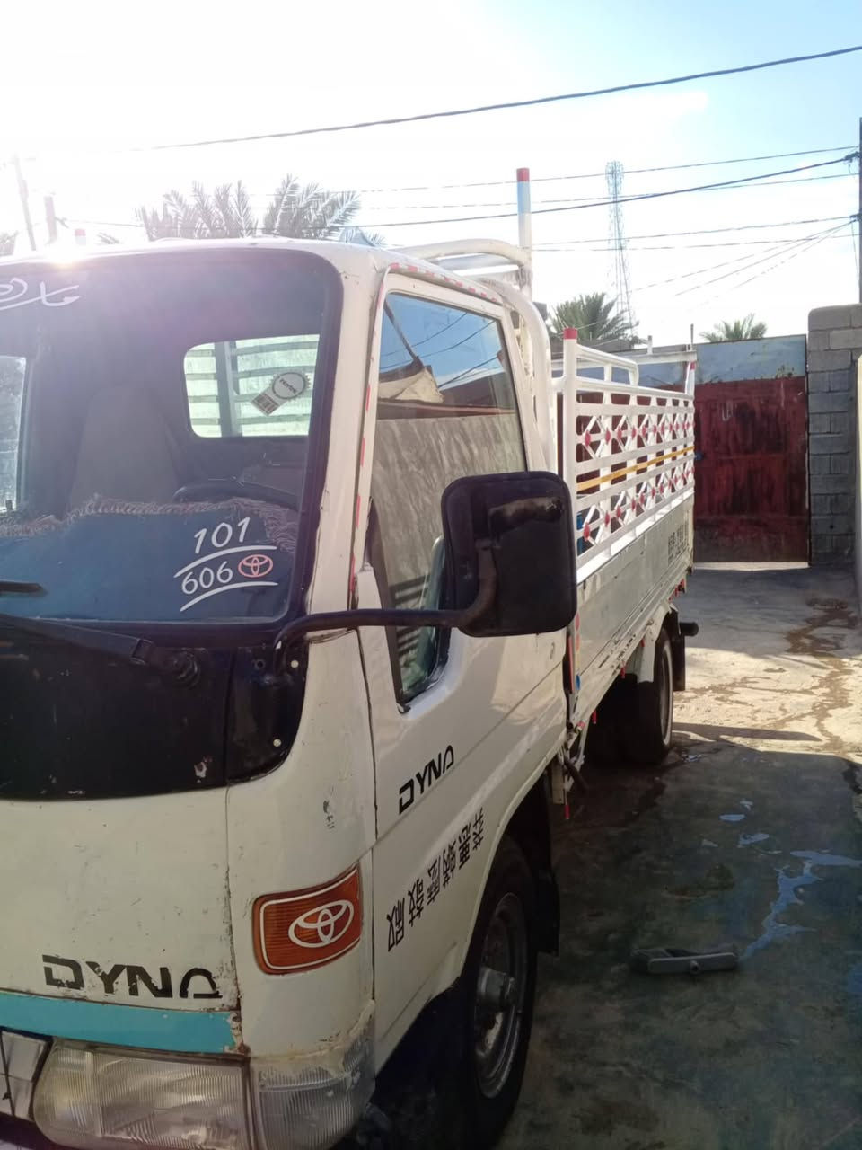 سلام عليكم كيا تويوتا للبيع بدون اراقام كهربيات كلها شغاله تخم تاير جديد باتري جديد راديتر جديد جام كهرباي مابيها اي نقص محرك تو واي  ***********
