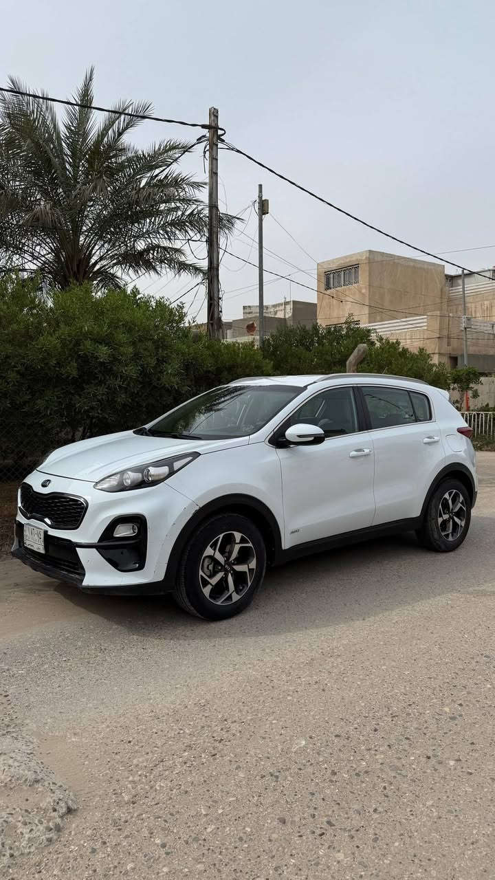 سلام عليكم سبورتج موديل 19 خليجيه مكفوله 
محرك2400GDi 
سياره بيه تنقيص مي سعر 180
***********
