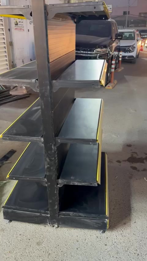 للبيع بسعر مناسب جداً فاترينه مع دكسن عروض للماركتات للاستفسار الاتصال ***********
