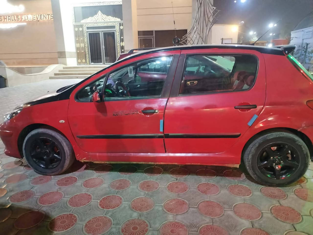 سلام عليكم بيجو فرنسي موديل 2006
السياره بيه عطل بل عقل 
تبريد شغال 
حدايه جديده محرك وكير مكفول 
حساسات شغاله 
سنتر لك 
جام كهرباء
كير اتوتمتيك 
محرك 1800فرنسي
مكان نجف السعر 35وبيه مجال 
***********
