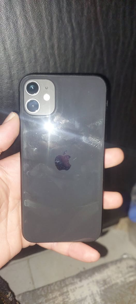 ١١ عادي ما داخل تصليح ابد مع كرتونتو والشاحن الأصلي.
بطارية ٨٠ ما بدل بي ايا شي 
للمراوسة ع s23
الرقم ***********
