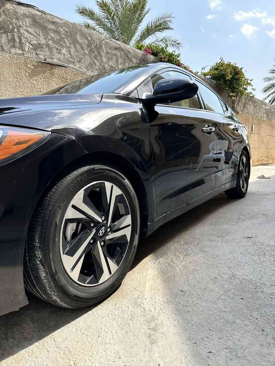 للبيع الانترا 2017 لمتد
حادثه جنطه صور الحادثه مرفقه بل منشور
فول مواصفات 1/1  لمتد
ماشيه 73
بصمه
شاشه
تدفئه بل كشنات
كامره 
حساسات
كشن كهربائي
كشنات جلد
محرك 2000 دوش
يده نيكل
بصمه ابواب 
السياره جديده وجاهزه
سونار موجود 
السعر 130 وبيه مجال للشراي 
للاستفسار. ***********
العنوان : بغداد جسر ديالى
