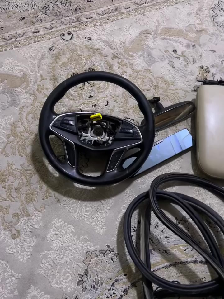 للبيع كديلاك*********** 

تجوه وسطيه مع دركه كامله مع مرايه وسطيه مع ربل جنطه
