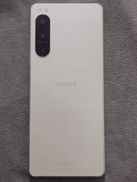 اكسپريا 5 • ١٢٨ • كفر وشاحن