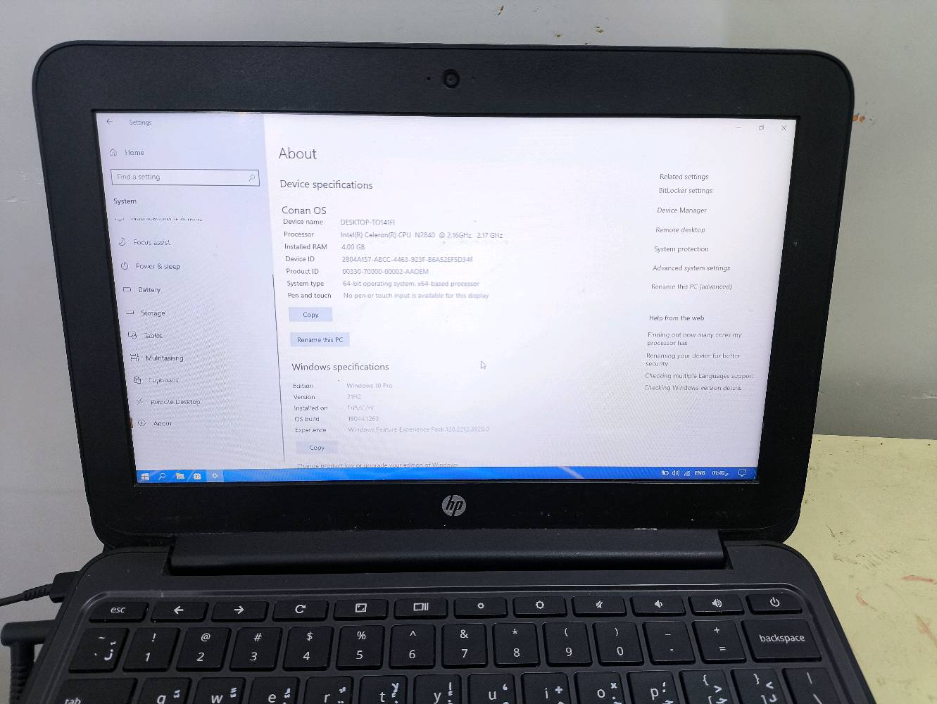 لابتوب كرومبوك 11 جي4 
موصفات 
النظام ويندوز 10 برو 
بطاريه تدوم 5.30 ساعات 
 المعالج انتل جيل ثاني 
و كرت الشاشه مدمج 
الرام 4 كيكا 
المساحه 14 كيكا 
الشاشه 11.6 بوصه 
العنوان النجف حي الزهراء 
و الكيبورد بيه زر رايح من اشتريته 
و يجي وياه شاحن و يستخدم للدراسه و ألامور المكتبيه 