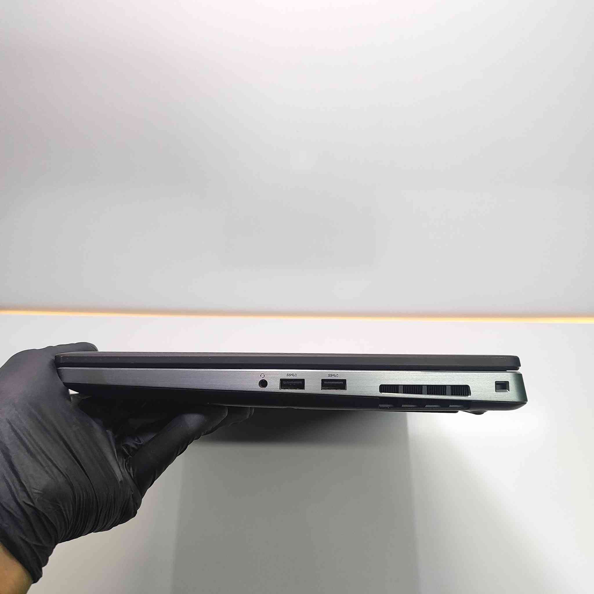 حياكم الله اخواني 
من اقوى اجهزه Dell فئة البرزشن 
قوة الأداء و سرعة و كفائة 

• المواصفات 
_ معالج i7 _8850H الجيل الثامن فئة H 
_ كرت شاشة خارجي انفيديا T2000 حجمه 4G 
_ هارد 1 تيرا اسرع هارد بالعالم نوعية SSD M.2 
_ رامات 16G DDR4 قابلة للتطوير 
_ شاشة حجم ستندر 15.6 بدقة عالية FHD 
_ بطارية ساعة حسب الاستخدام 

• مميزات الجهاز 
_ كيبورد ضوئي لايت 
_ حماية بصمة اصبع 
_ مخارج حديثة متعددة USB 3 + Typc ... 
_ 2 مراوح للتبريد أثناء العمل 
_ غلاف معدني متين و انيق 
_ كاميرا أمامية HD 

• معلومات 
_ العنوان بغداد مدينة الصدر شارع الفلاح 
_ الضمان 31 يوم استبدال 
_ توصيل سريع و مجاني 

ملحقات حقيبة + شاحنة مع كيبل 
ويندوز 11 برو مع كافة البرامج و التعريفات 

قطعة واحدة فقط 
تواصل واتساب مباشرة *********** 
متجر الخليج للحاسبات LapGulf  🩵
