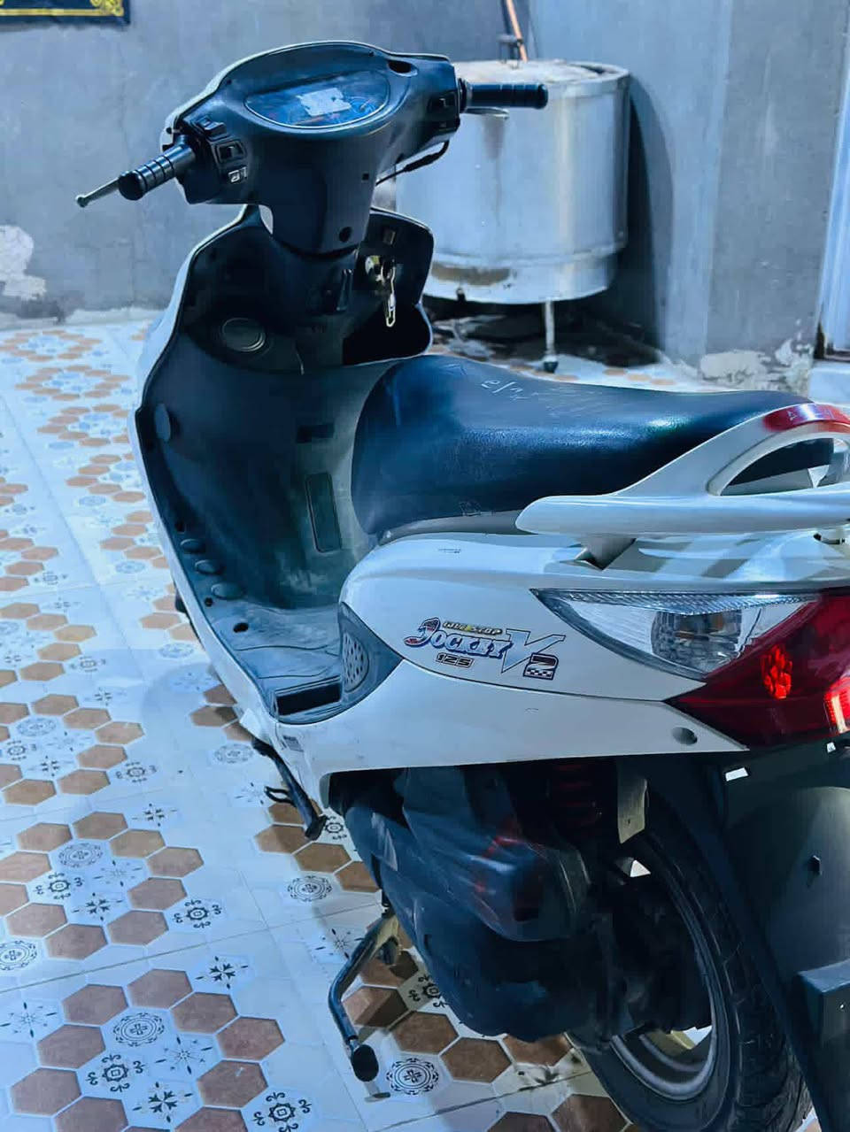 السلام عليكم كامكو v2 البيع مكفوله
موديل 2012 دراجه فحل نضيفه مكينه 150 حساس بل استان صار اسبوع مطلعها دراجه بعديهي رمبه 
العنوان الرفاعي

الاستفسار ***********
