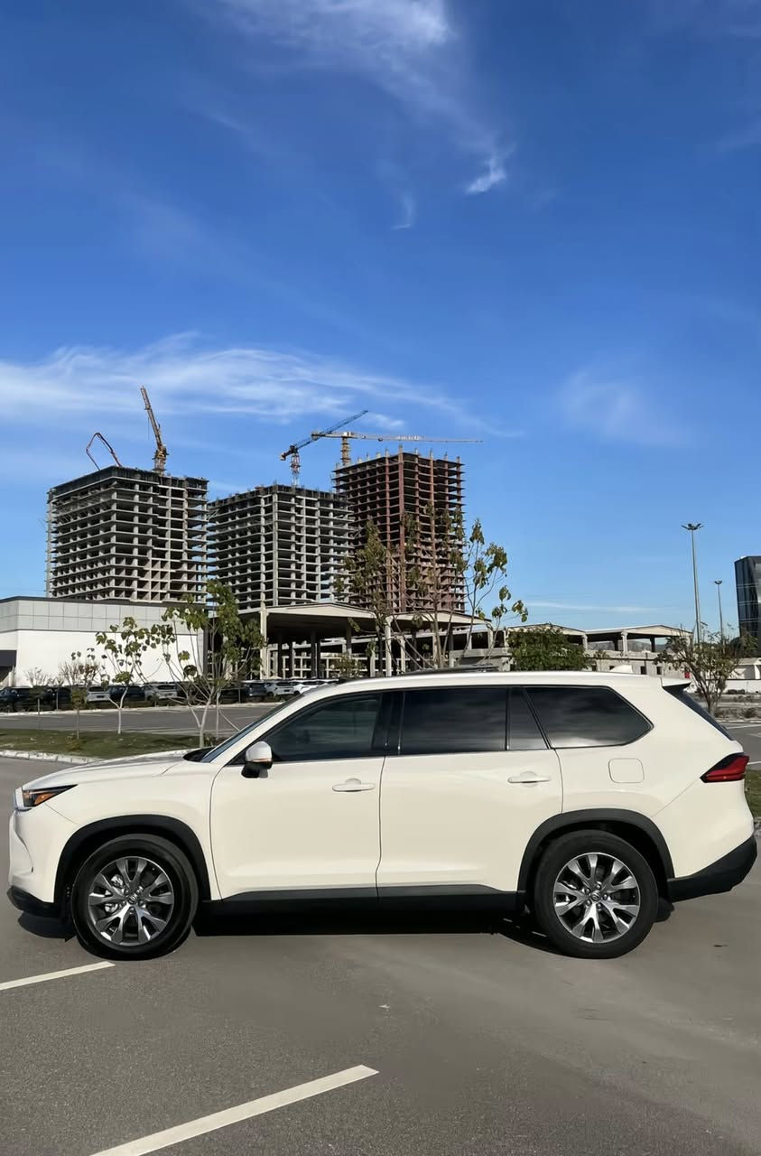 � تويوتا جراند هايلاندر موديل 2024
فول فول – فئة LIMITED – سيارة VIP

🔥 السيارة نظيفة نظافة الوكالة وما بيها أي نواقص
🔥 استعمال خفيف وجاهزة للفحص

المواصفات:
✅ بانوراما
✅ داخلية VIP فخمة
✅ شاشة كبيرة
✅ نظام صوت JBL
✅ رادار أمامي وخلفي
✅ رادار مرايات + تحذير خروج عن المسار
✅ بصمة تشغيل
✅ شحن وايرلس
✅ كشنات كهرباء
✅ مرايات كهرباء بإشارة
✅ جاراج كهرباء
✅ دبل أكس (فل مواصفات)
✅ طيارات جديدة

ملاحظة مهمة:
السيارة بيها تعديل بارد خفيف بباب السايق فقط
🚫 ما بيها شاصي
🚫 ما بيها إيرباق
السيارة حل حل حل ونظيفة جداً

💰 السعر: 435 ورقة
🔹 مجال بسيط للجادين فقط

📍 المكان: دهوك

📞 WhatsApp: 0751 459 5188
📱 Korek: 0750 901 7902

✨ سيارة مرتبة، مواصفات عالية، وجاهزة للتسليم ✨
